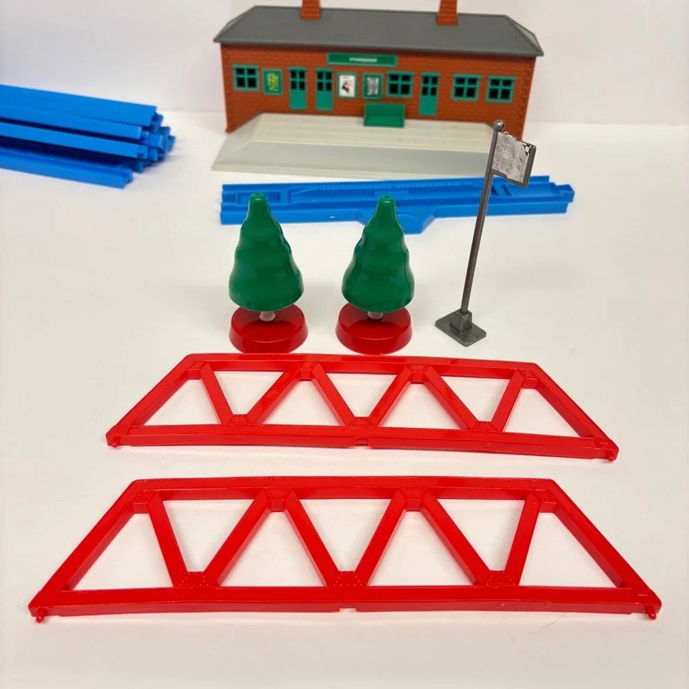 Tomy Thomas & Friends Plarail Blue Track Lot and Train Station Vintage 2002